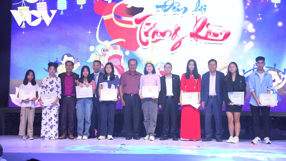 Đêm hội trăng rằm - ngày hội truyền thống đối với trẻ em người việt tại séc hình ảnh 3 Dem hoi trang ram - ngay hoi truyen thong doi voi tre em nguoi viet tai sec hinh anh 3