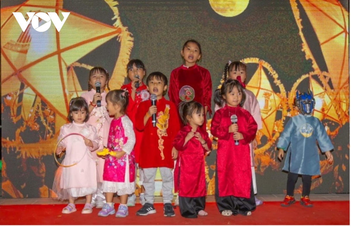 tết trung thu đoàn viên, ấm cúng của trẻ em người việt nam ở fukuoka, nhật bản hình ảnh 4 tet trung thu doan vien, am cung cua tre em nguoi viet nam o fukuoka, nhat ban hinh anh 4