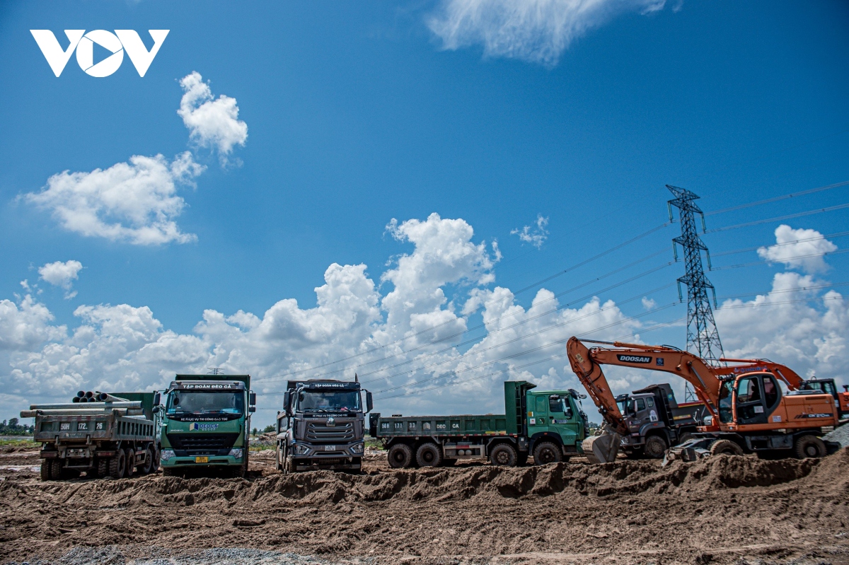 bộ gtvt cắt bớt công việc của nhà thầu chậm trễ thi công cao tốc bắc-nam hình ảnh 1 bo gtvt cat bot cong viec cua nha thau cham tre thi cong cao toc bac-nam hinh anh 1