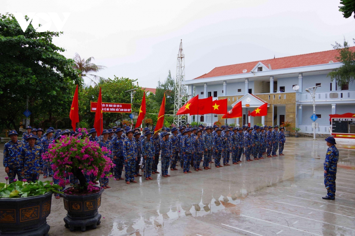 Doan truong sa soi noi ngay thu bay tinh nguyen hinh anh 1