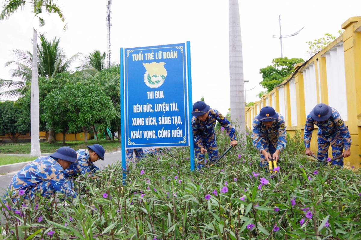 Doan truong sa soi noi ngay thu bay tinh nguyen hinh anh 2