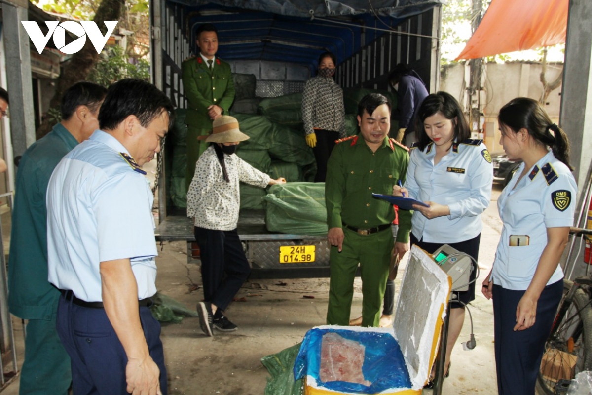 phat hien 10 tan nam lon dong lanh khong ro nguon goc, xuat xu hinh anh 1 phat hien 10 tan nam lon dong lanh khong ro nguon goc, xuat xu hinh anh 1