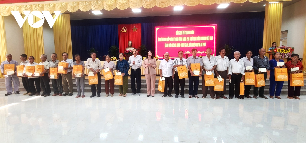 pho chu tich nuoc vo thi Anh xuan tiep xuc cu tri tinh an giang hinh anh 7