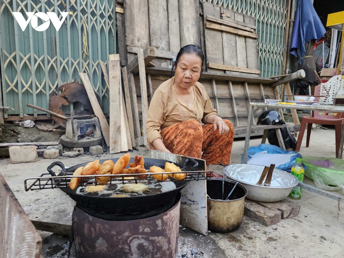 Den cao bang dung quen nem thu mon banh ap chao hinh anh 3 Den cao bang dung quen nem thu mon banh ap chao hinh anh 3