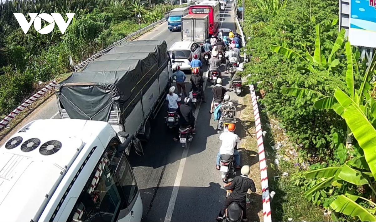 kẹt xe nghiêm trọng khu vực cầu rạch miễu hình ảnh 1 ket xe nghiem trong khu vuc cau rach mieu hinh anh 1