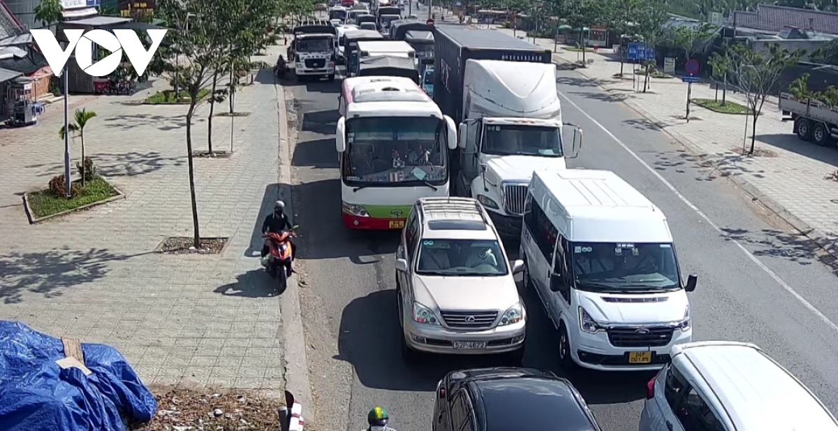 kẹt xe nghiêm trọng khu vực cầu rạch miễu hình ảnh 2 ket xe nghiem trong khu vuc cau rach mieu hinh anh 2