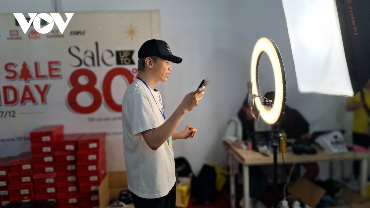 kich cau tieu dung nho livestream tieu thuong hao hung hinh anh 2