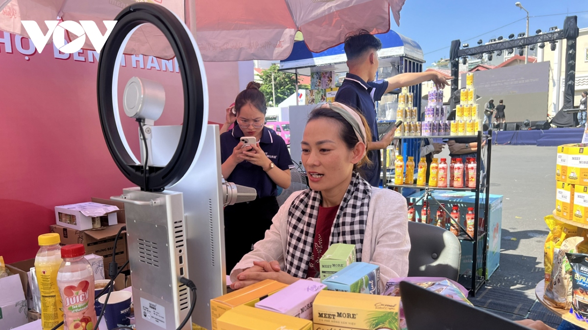 kich cau tieu dung nho livestream tieu thuong hao hung hinh anh 1