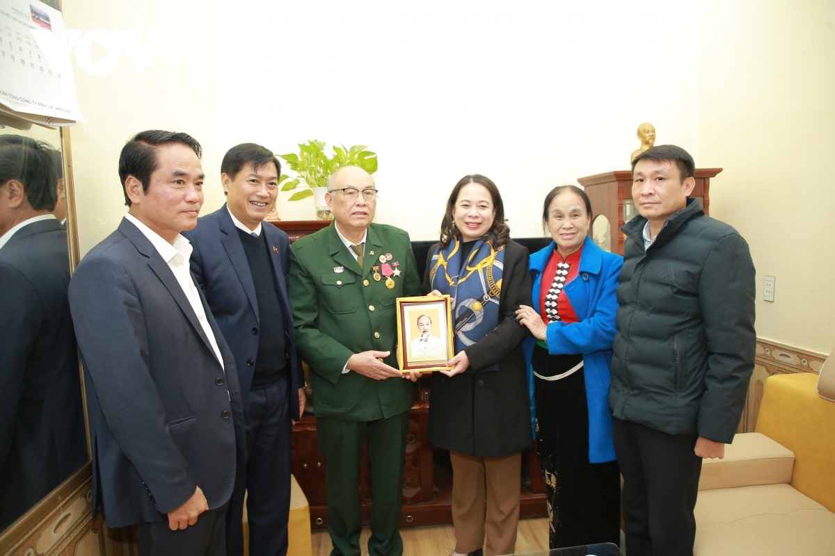 pho chu tich nuoc vo thi Anh xuan tham va lam viec tai tinh son la hinh anh 2