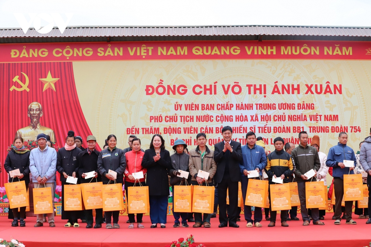 pho chu tich nuoc vo thi Anh xuan tham va dong vien luc luong vu trang son la hinh anh 3