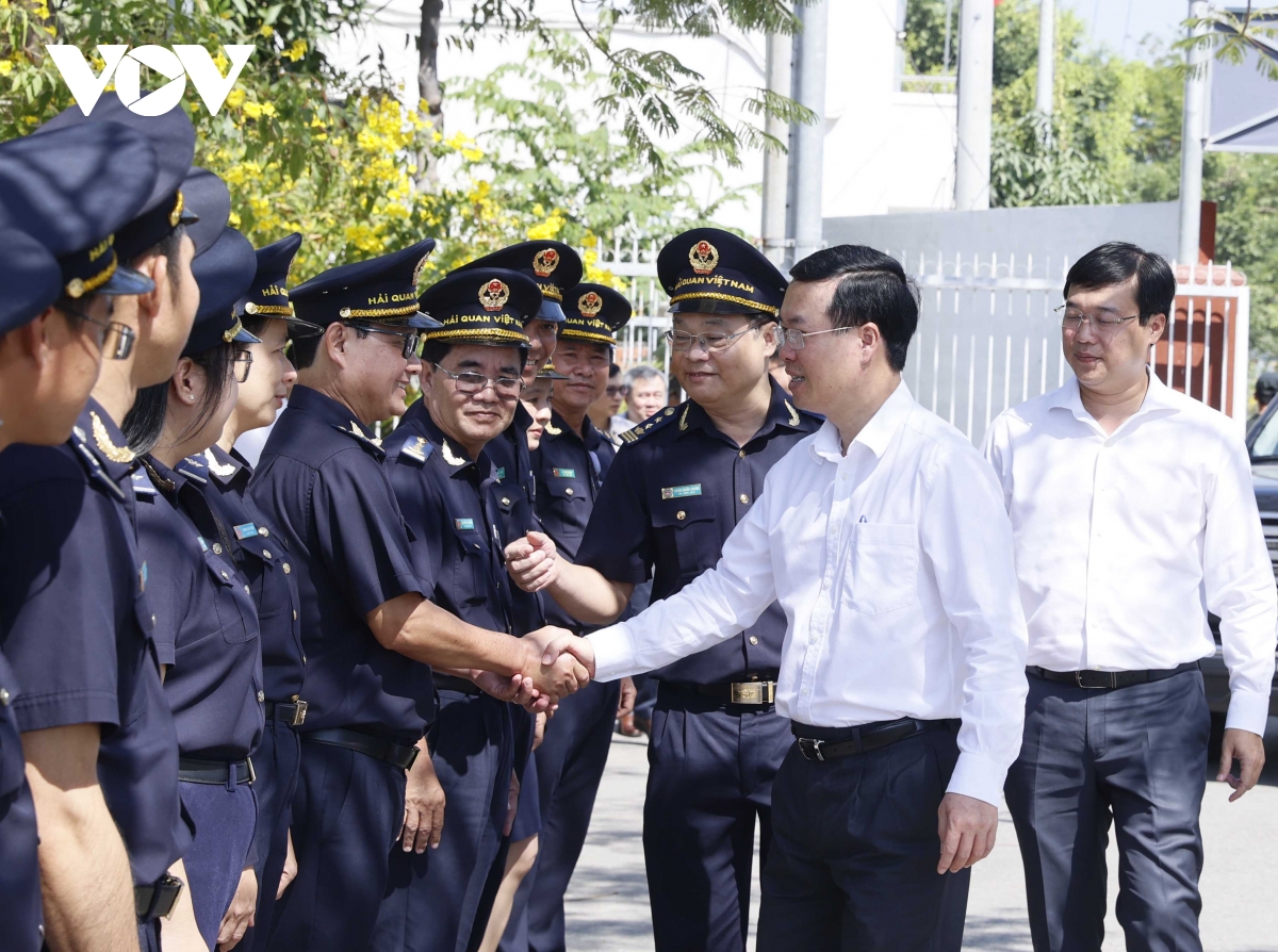 chu tich nuoc vo van thuong chuc tet tai Dong thap hinh anh 7