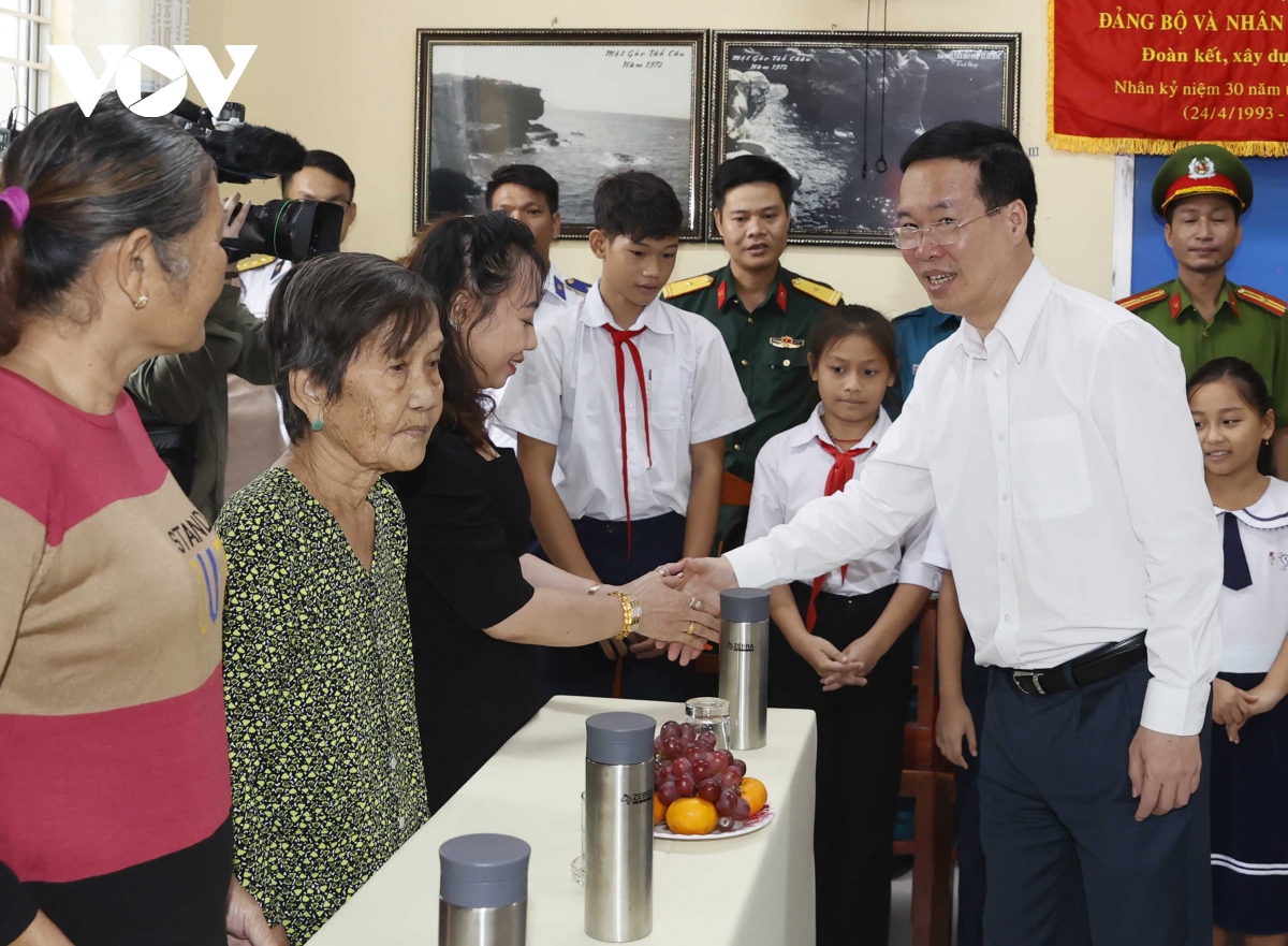 chu tich nuoc quan tam den nguoi dan de xa dao tho chau som khong con ho ngheo hinh anh 11 chu tich nuoc quan tam den nguoi dan de xa dao tho chau som khong con ho ngheo hinh anh 11