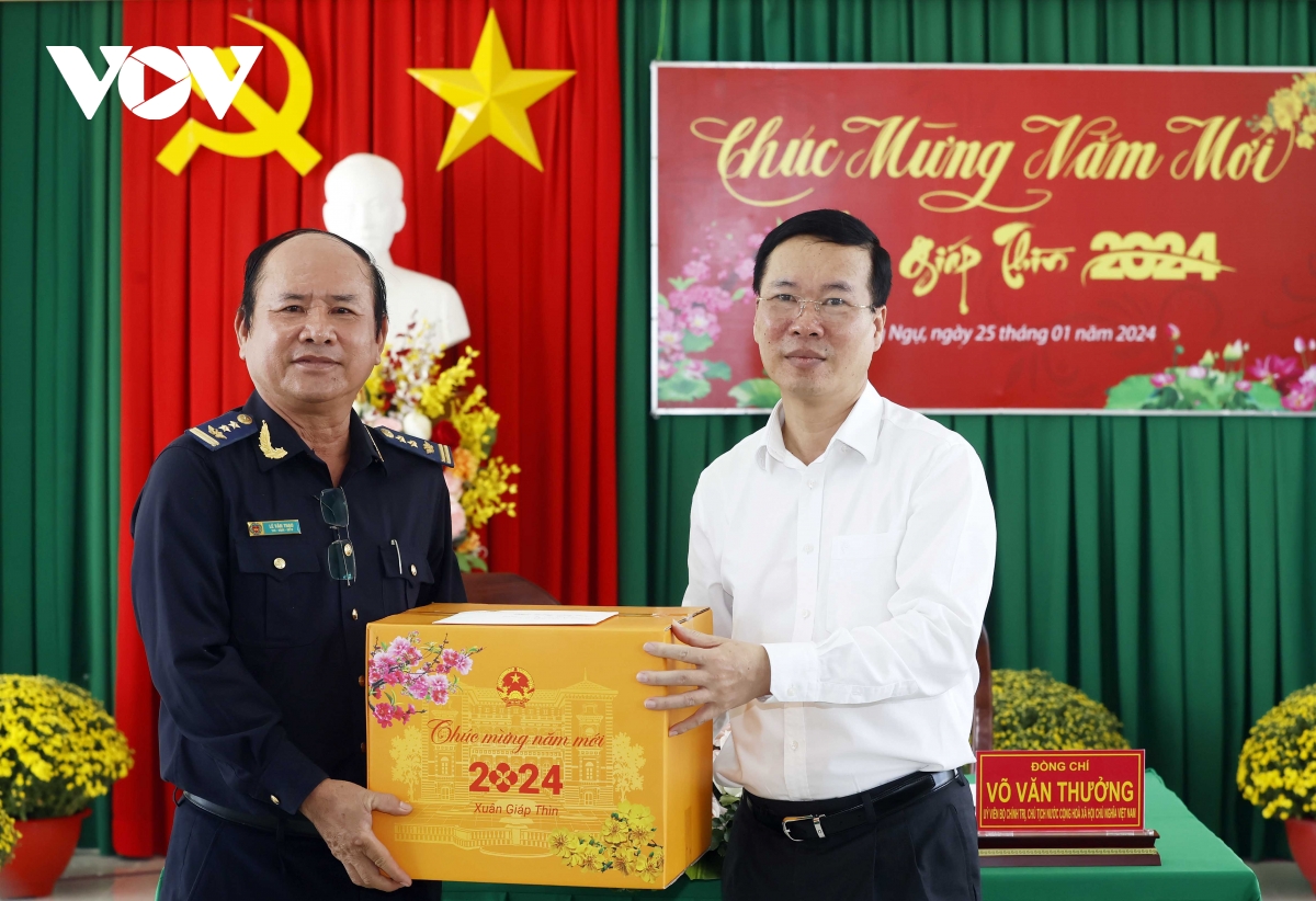 chu tich nuoc vo van thuong chuc tet tai Dong thap hinh anh 10