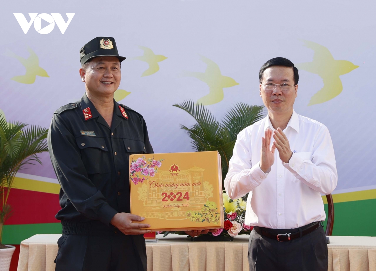 chu tich nuoc vo van thuong chuc tet tai Dong thap hinh anh 6