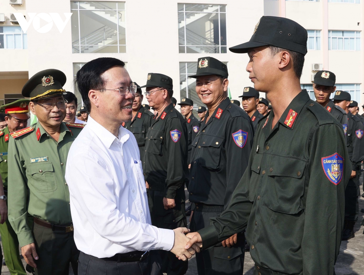 chu tich nuoc vo van thuong chuc tet tai Dong thap hinh anh 4