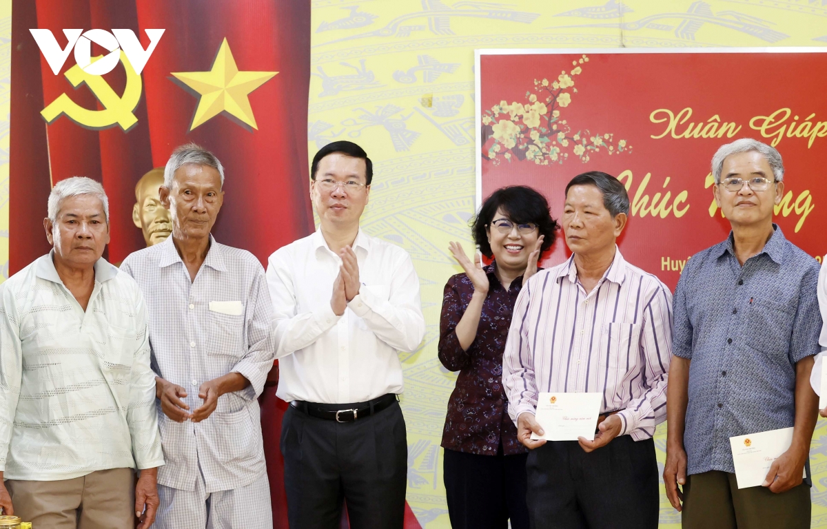chu tich nuoc vo van thuong chuc tet tai Dong thap hinh anh 3