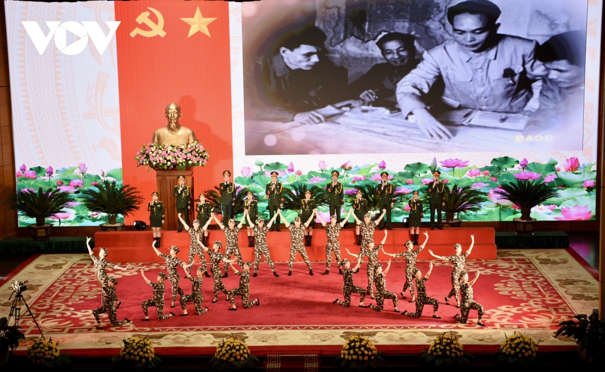 toan canh bo quoc phong gap mat can bo cao cap quan doi nghi huu hinh anh 1