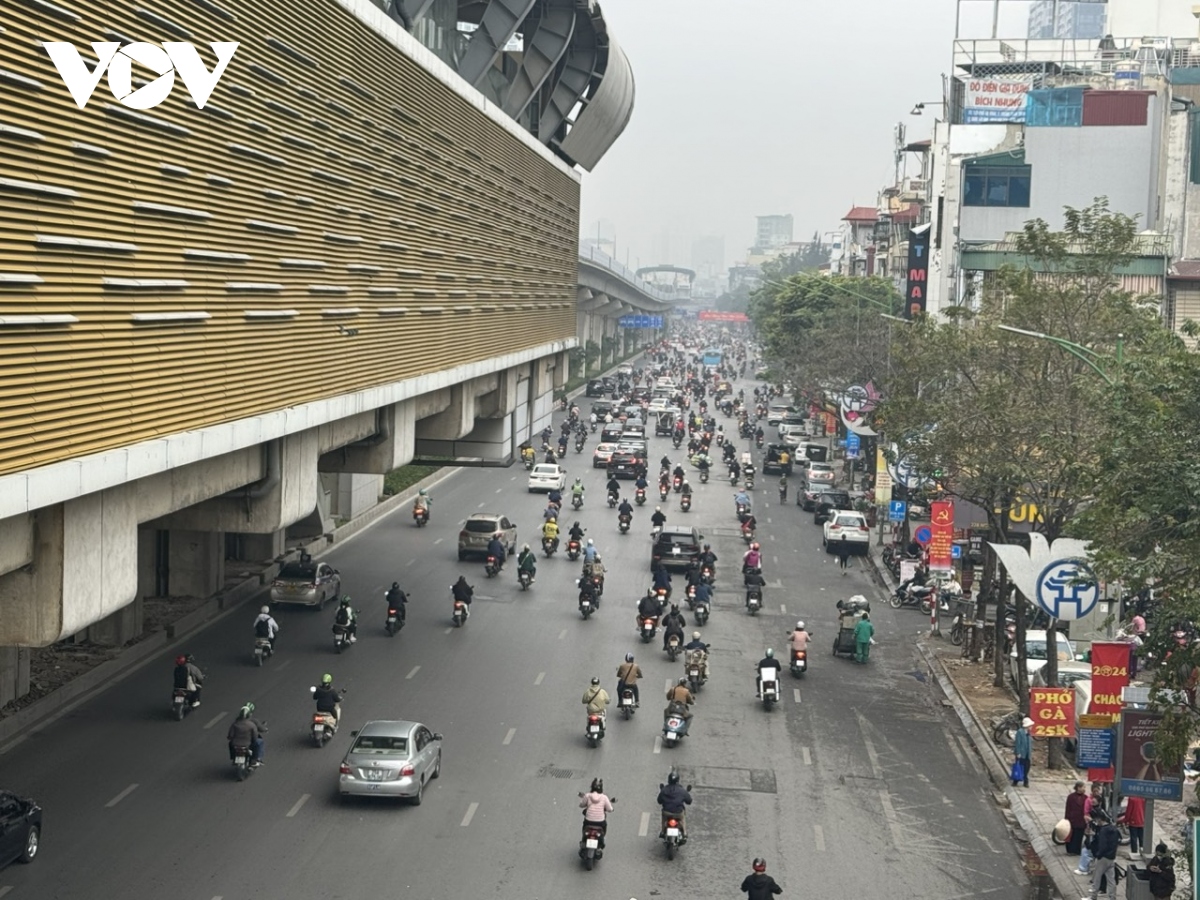 ngay dau tien di lam cua nam moi, duong pho ha noi thong thoang la thuong hinh anh 14