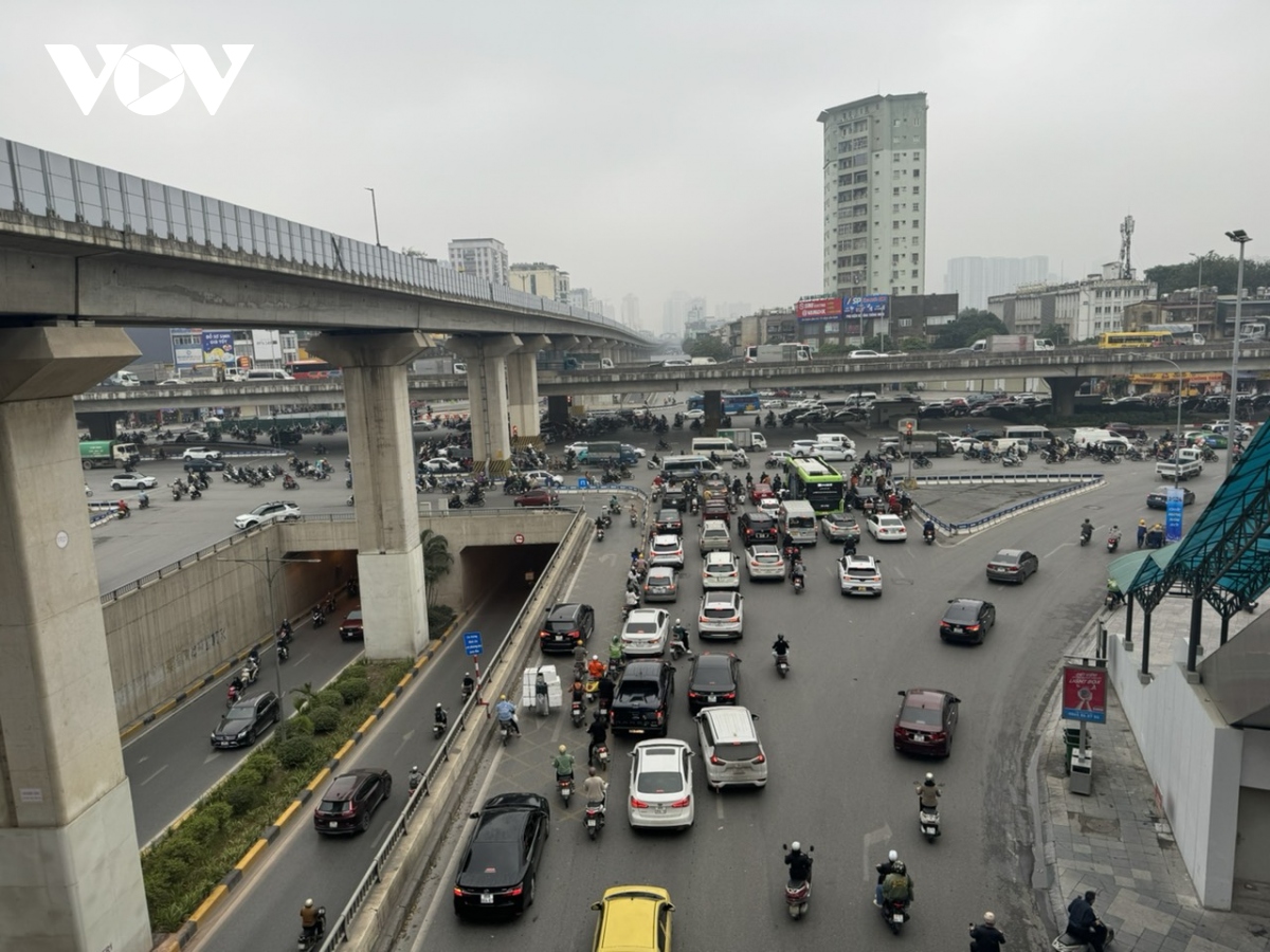 ngay dau tien di lam cua nam moi, duong pho ha noi thong thoang la thuong hinh anh 16