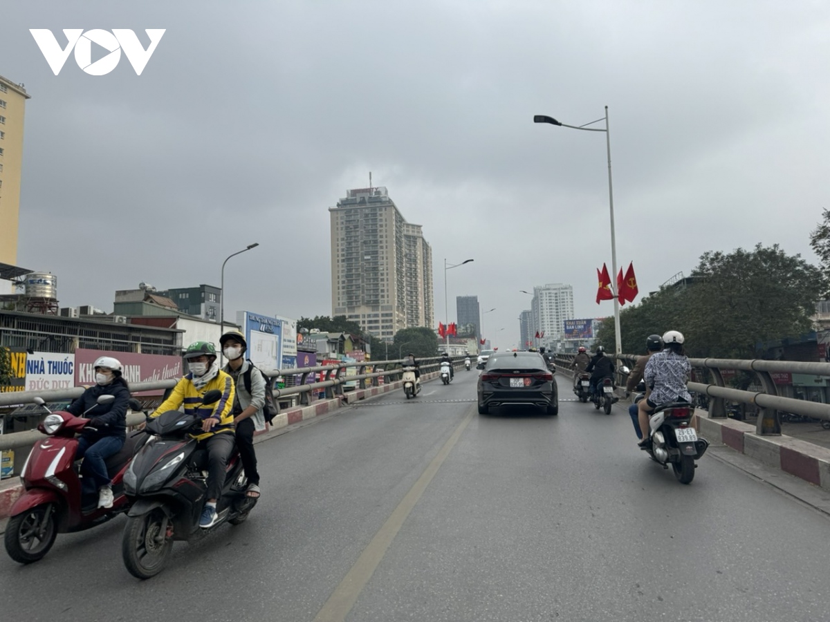 ngay dau tien di lam cua nam moi, duong pho ha noi thong thoang la thuong hinh anh 19