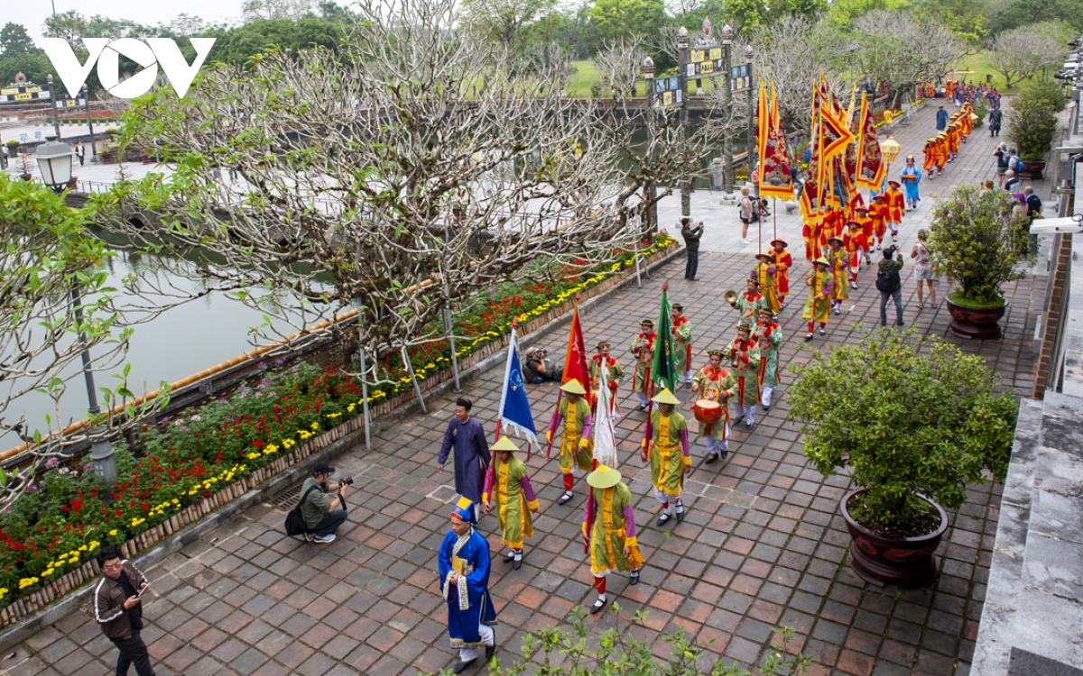 dung neu don tet trong khu di tich co do hue hinh anh 3