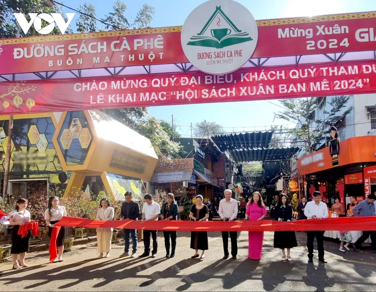 Dak lak khai mac hoi sach xuan ban me 2024 hinh anh 1 Dak lak khai mac hoi sach xuan ban me 2024 hinh anh 1