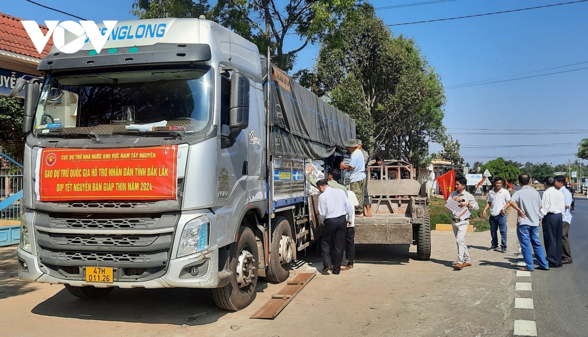gan 1.000 tan gao cua chinh phu den voi cac ho kho khan o Dak lak dip tet 2024 hinh anh 1