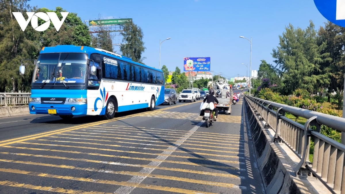 ben tre, tien giang khac phuc un u giao thong khi cau rach mieu qua tai hinh anh 2